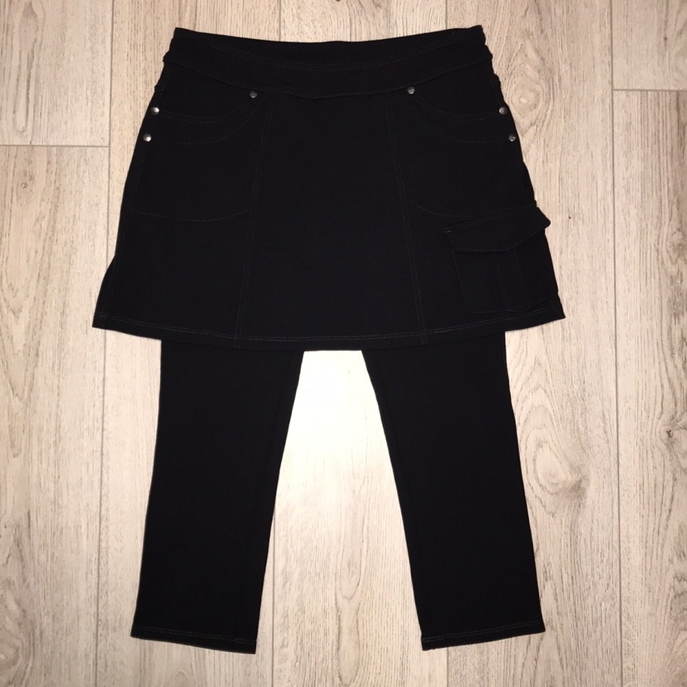 Athleta Skirted Capri Leggings Size Small!